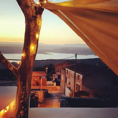 Oda ve Kahvaltı Su Ferreri *